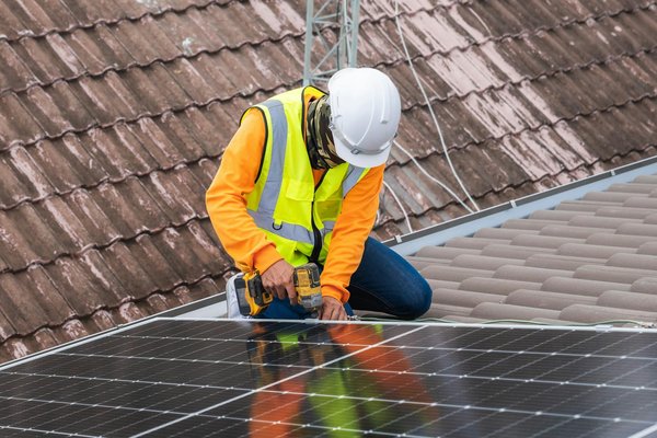 Installer des panneaux solaires pour réduire vos factures d'énergie